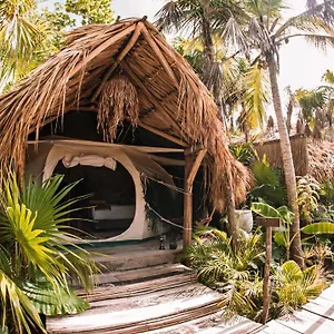 https://uman-glamping-cenote-tulum.allrivieramayahotels.com