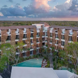 https://stunning-studio-with-rooftop-and-private-jacuzzi.quintano-roohotels.com